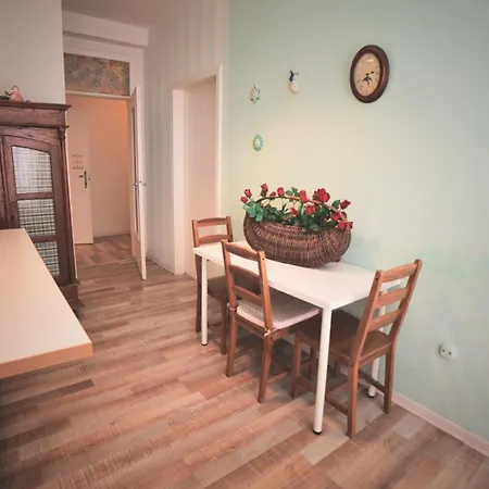 Hostel Barcolana - *